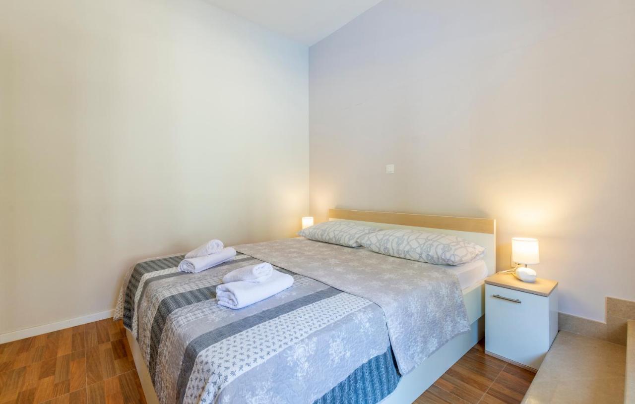 Apartments Listes Milna  Eksteriør billede